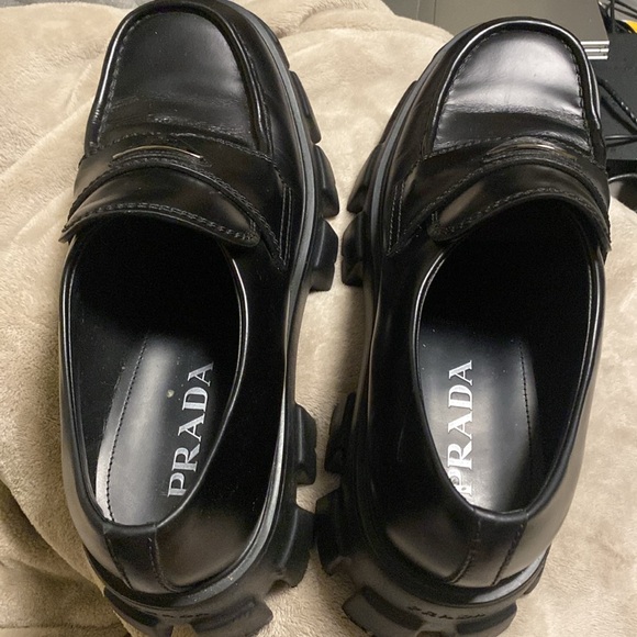 very clean other than that only creases visible on the pictures message for info - Picture 6 of 7